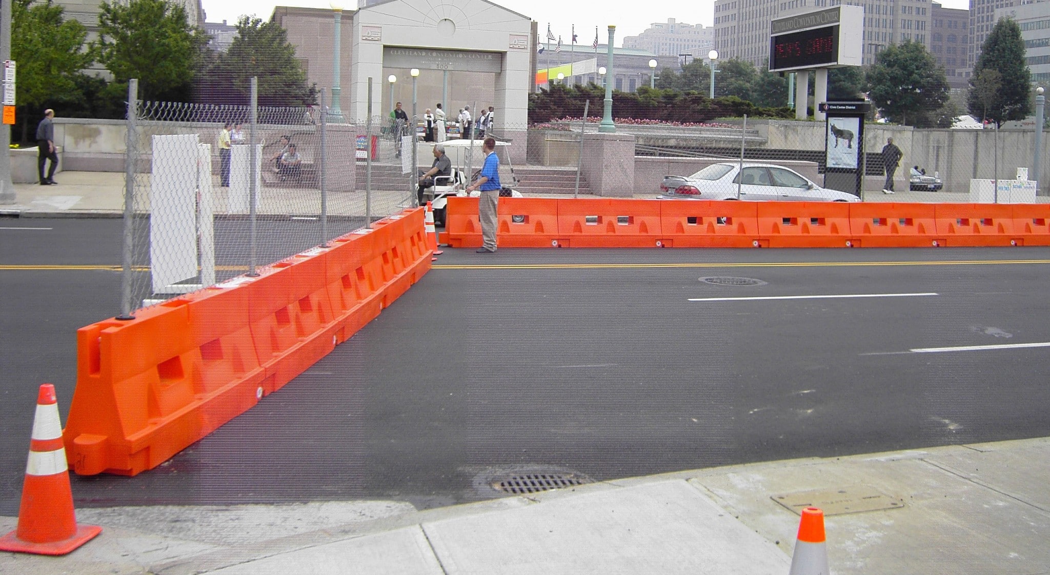 Plastic Jersey Barricades For Highway Safety Barriers - Highway Signals